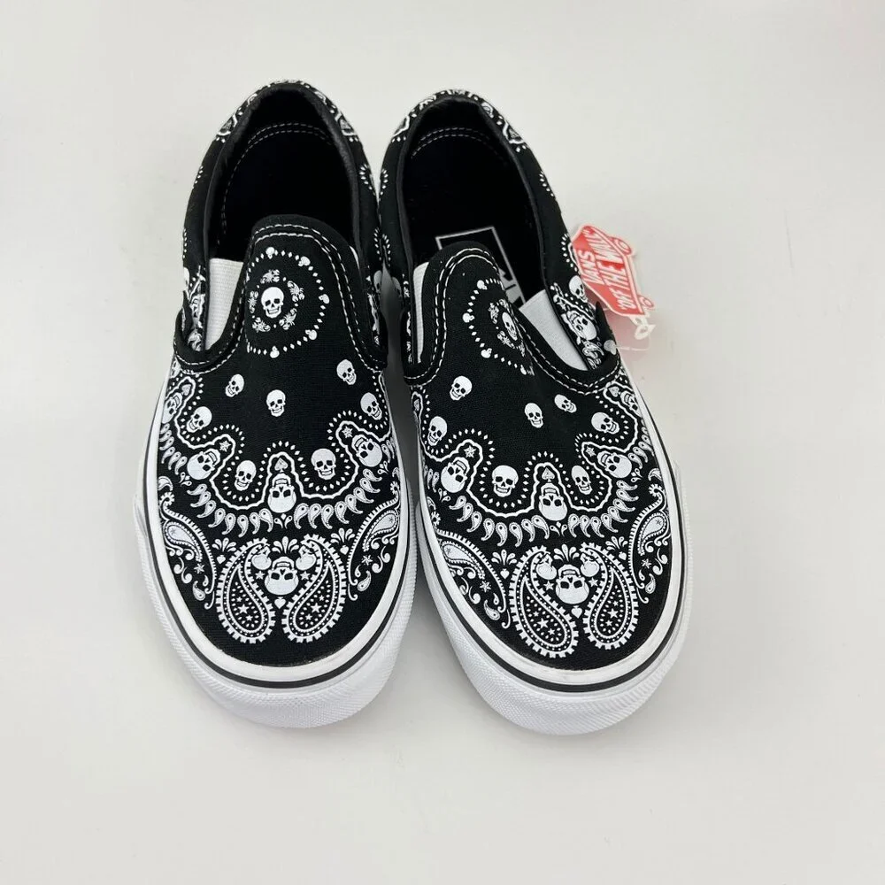Vans Classic Slip-On Black Bandana Skull  Shoes Sneakers Kids 3.5 W 5 - Picture 2 of 9